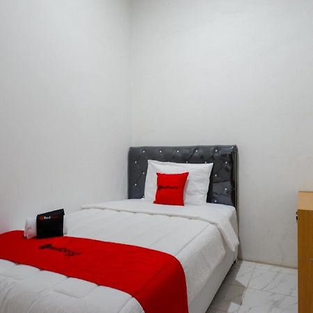 Reddoorz Hostel Near Kota Lama Σεμαράνγκ Εξωτερικό φωτογραφία