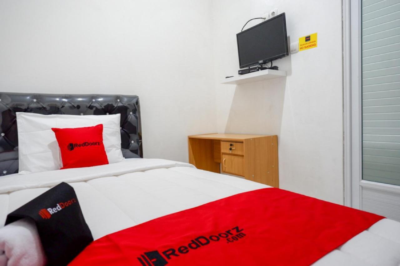 Reddoorz Hostel Near Kota Lama Σεμαράνγκ Εξωτερικό φωτογραφία
