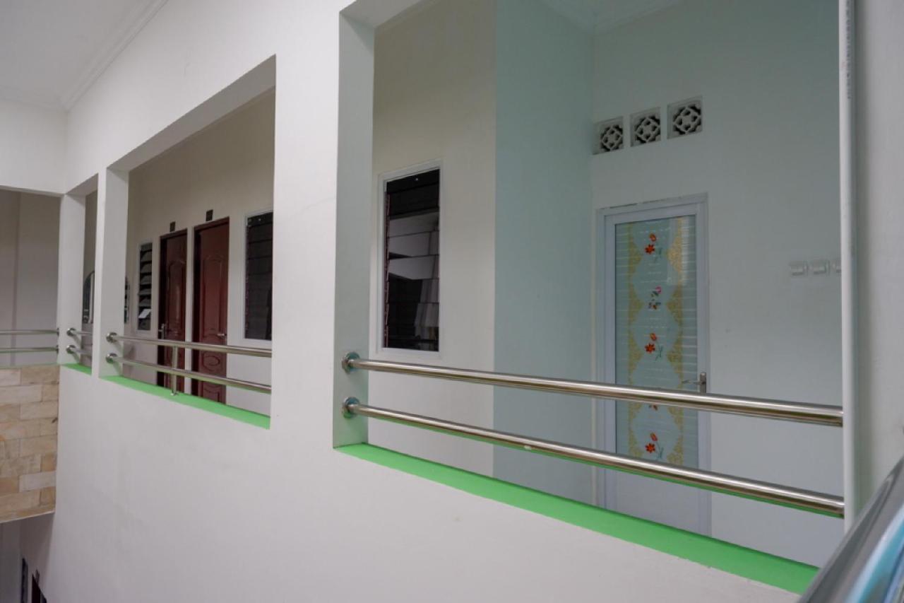 Reddoorz Hostel Near Kota Lama Σεμαράνγκ Εξωτερικό φωτογραφία