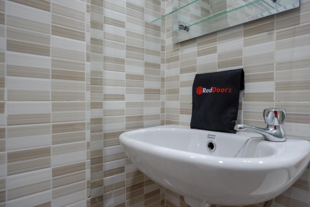 Reddoorz Hostel Near Kota Lama Σεμαράνγκ Εξωτερικό φωτογραφία