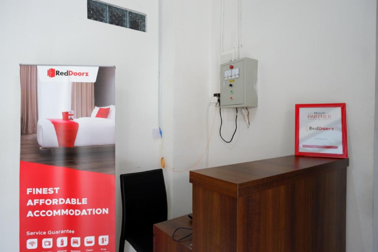 Reddoorz Hostel Near Kota Lama Σεμαράνγκ Εξωτερικό φωτογραφία