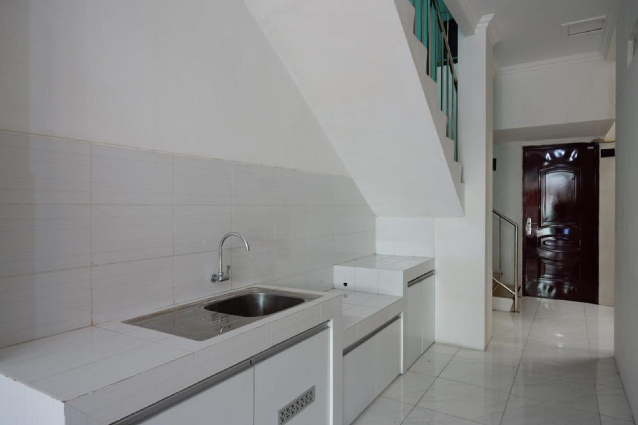 Reddoorz Hostel Near Kota Lama Σεμαράνγκ Εξωτερικό φωτογραφία