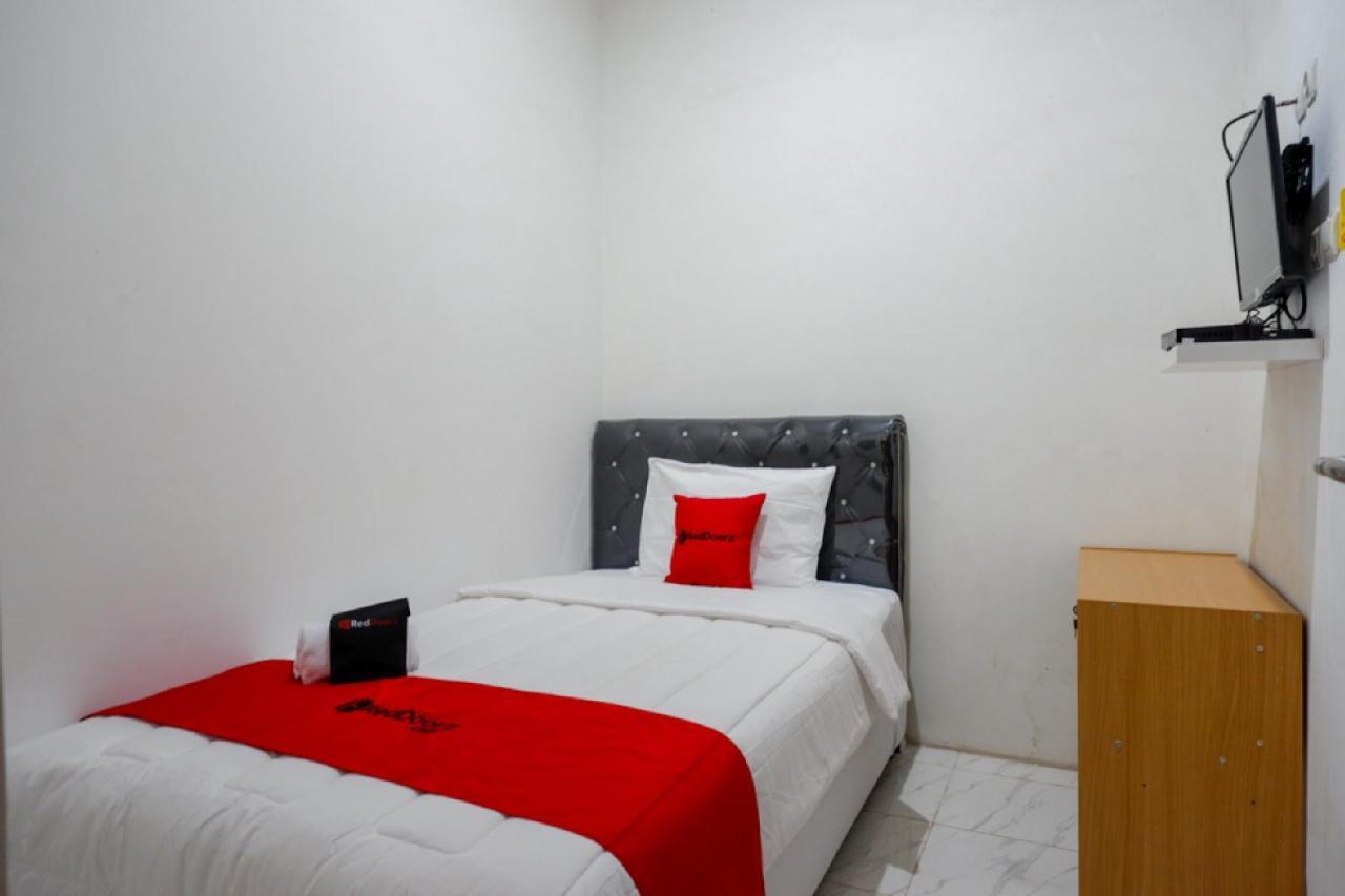 Reddoorz Hostel Near Kota Lama Σεμαράνγκ Εξωτερικό φωτογραφία