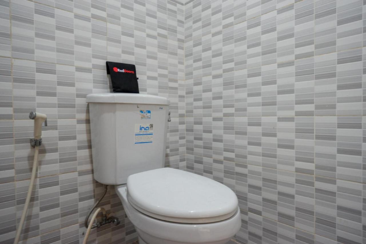 Reddoorz Hostel Near Kota Lama Σεμαράνγκ Εξωτερικό φωτογραφία