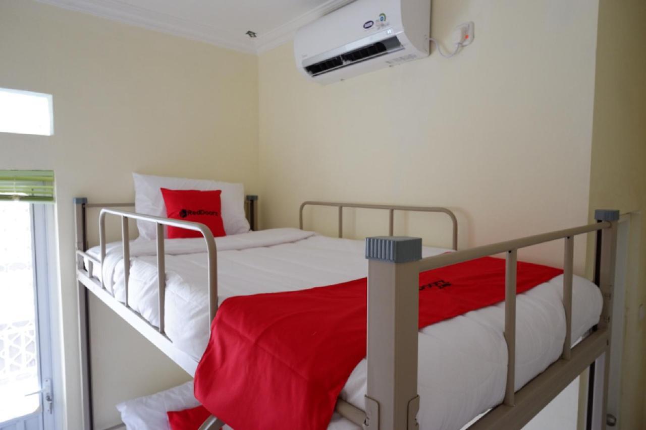 Reddoorz Hostel Near Kota Lama Σεμαράνγκ Εξωτερικό φωτογραφία