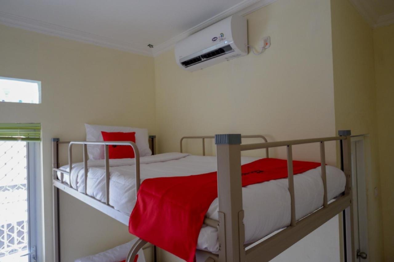 Reddoorz Hostel Near Kota Lama Σεμαράνγκ Εξωτερικό φωτογραφία