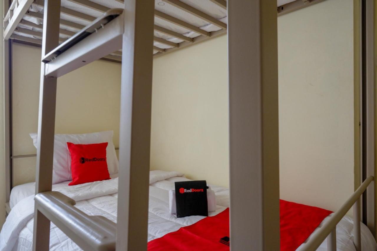 Reddoorz Hostel Near Kota Lama Σεμαράνγκ Εξωτερικό φωτογραφία