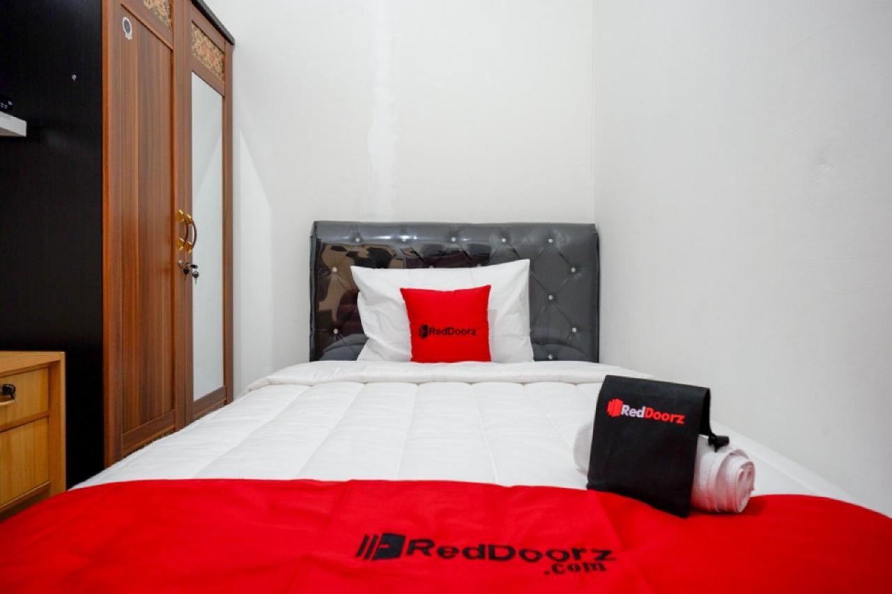 Reddoorz Hostel Near Kota Lama Σεμαράνγκ Εξωτερικό φωτογραφία