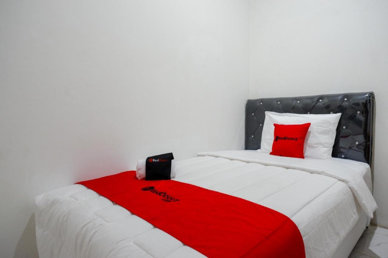 Reddoorz Hostel Near Kota Lama Σεμαράνγκ Εξωτερικό φωτογραφία