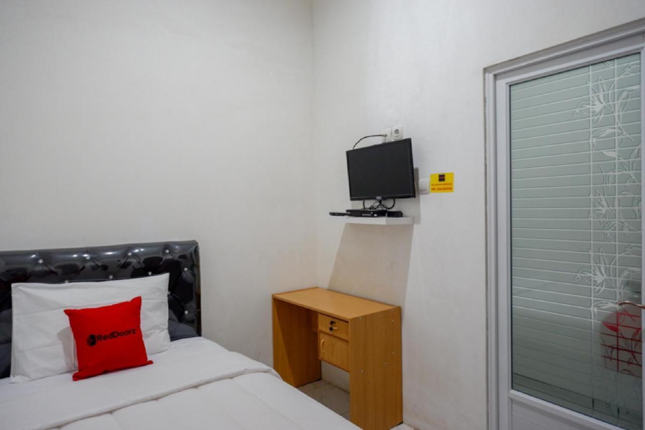 Reddoorz Hostel Near Kota Lama Σεμαράνγκ Εξωτερικό φωτογραφία