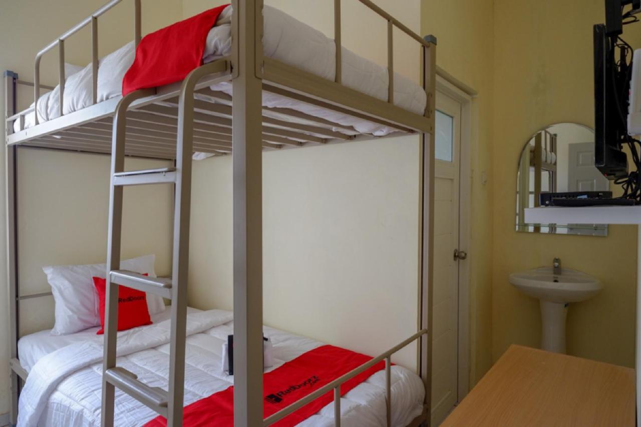 Reddoorz Hostel Near Kota Lama Σεμαράνγκ Εξωτερικό φωτογραφία